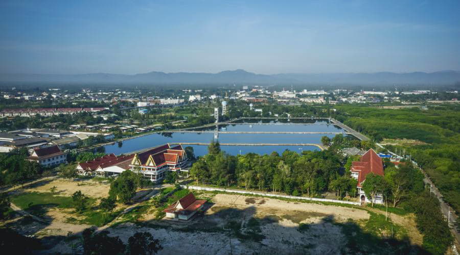 Onze autoverhuurservices bieden een gevarieerde selectie van voertuigen in Prachuap Khiri Khan.